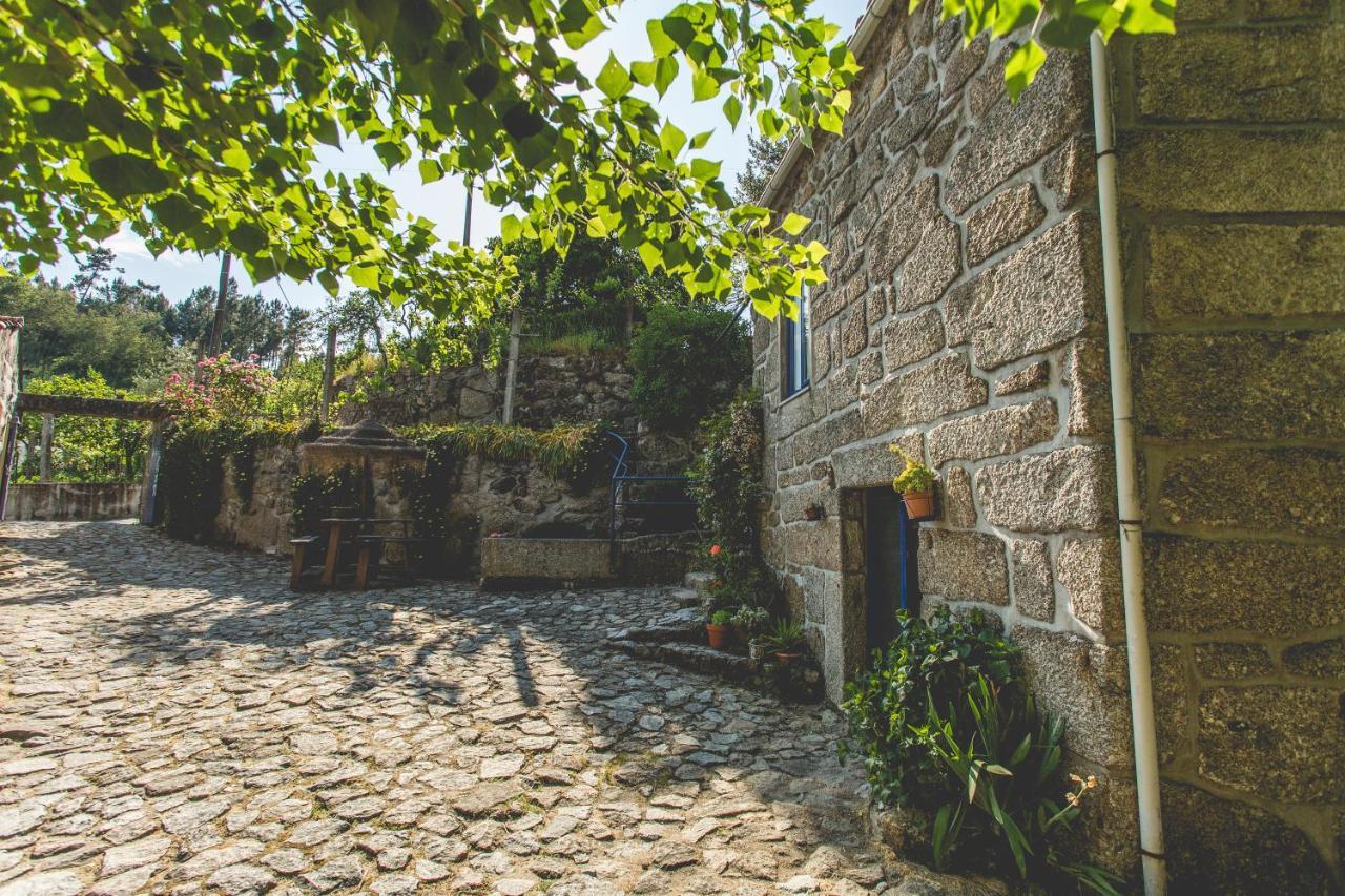 Out Of Town Hostel Castelo de Paiva Exterior foto
