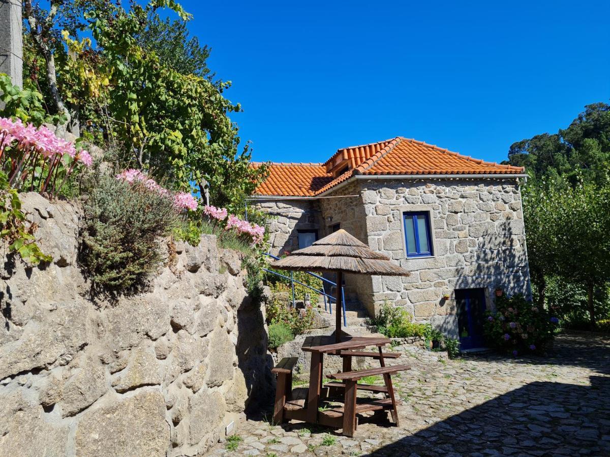 Out Of Town Hostel Castelo de Paiva Exterior foto